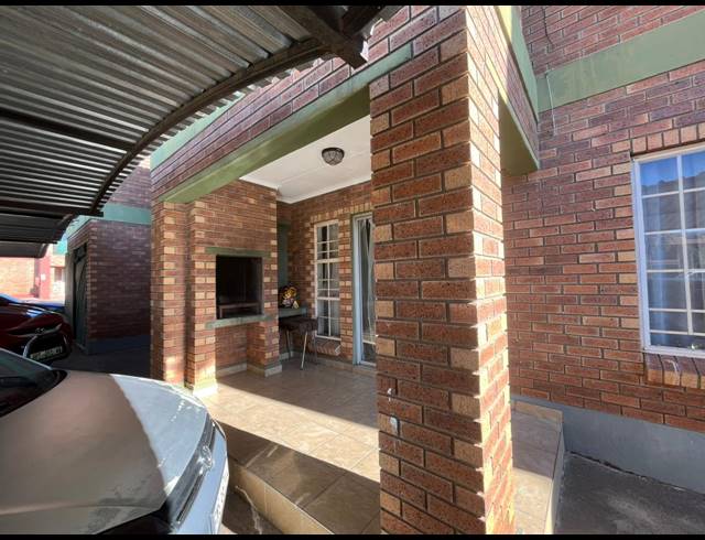 3 BEDROOM APARTMENT FOR SALE IN WATERVAL EAST